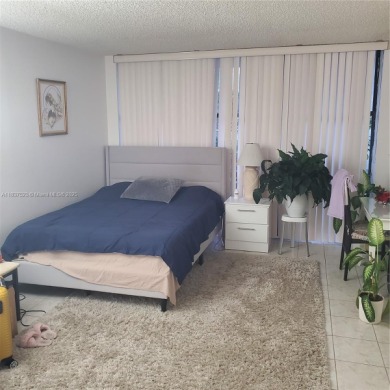 Motivated seller. Nice 1 Bedroom / 1.5 Bath condo in Three
