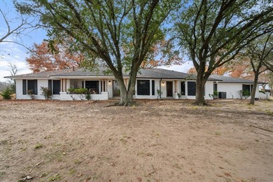 (private lake, pond, coastal) Home For Sale in Blooming Grove Texas