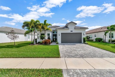 (private lake, pond, creek) Home For Sale in Boynton Beach Florida