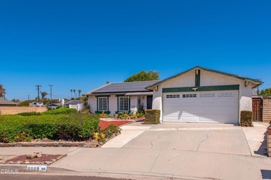 Beautifully Renovated End Unit Home in the Heart of Ventura! - photo 2