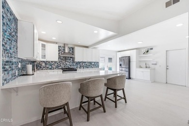 Beautifully Renovated End Unit Home in the Heart of Ventura! - photo 5