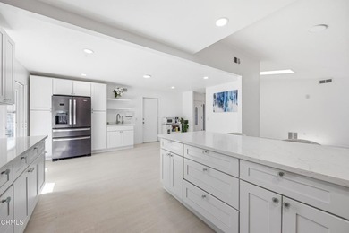 Beautifully Renovated End Unit Home in the Heart of Ventura! - photo 6