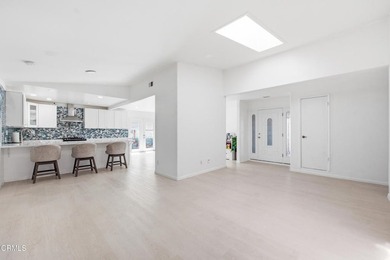 Beautifully Renovated End Unit Home in the Heart of Ventura! - photo 8