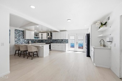 Beautifully Renovated End Unit Home in the Heart of Ventura! - photo 10