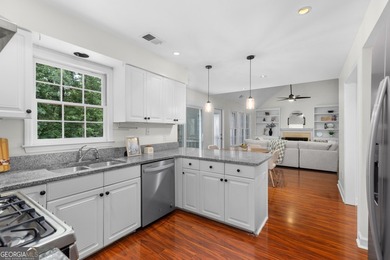 Beautiful brick-front 5-bedroom, 3.5-bath home located in East - photo 17