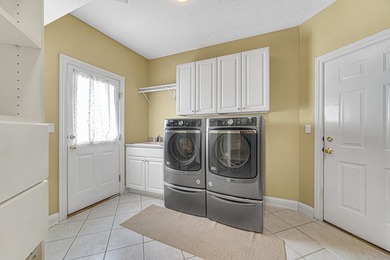 EXQUISITE EXECUTIVE ESTATE with Resort-Style Amenities! NEW ROOF - photo 31