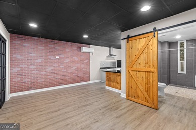 Beautiful brick-front 5-bedroom, 3.5-bath home located in East - photo 40