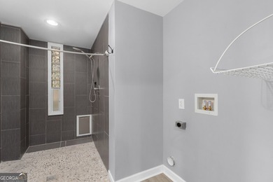 Beautiful brick-front 5-bedroom, 3.5-bath home located in East - photo 44