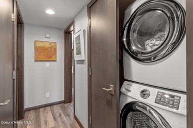 Completely updated and remodeled 3 bedroom Highlands condo - photo 13