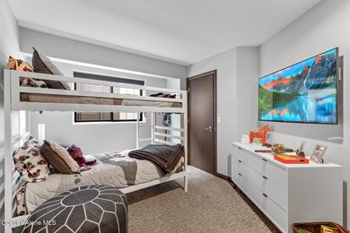 Completely updated and remodeled 3 bedroom Highlands condo - photo 16