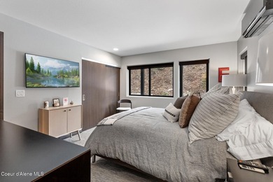 Completely updated and remodeled 3 bedroom Highlands condo - photo 21