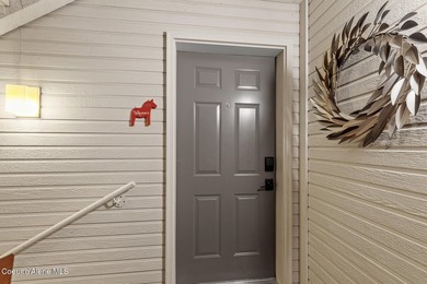 Completely updated and remodeled 3 bedroom Highlands condo - photo 25