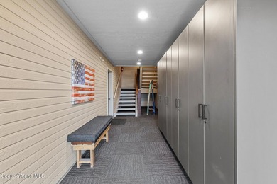 Completely updated and remodeled 3 bedroom Highlands condo - photo 26