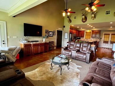This exquisite four-bedroom camp, complemented by an attached - photo 11