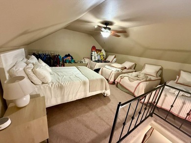 This exquisite four-bedroom camp, complemented by an attached - photo 15
