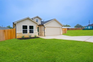 Lake Granbury Home Active Under Contract in Granbury Texas