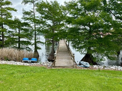 This exquisite four-bedroom camp, complemented by an attached - photo 32
