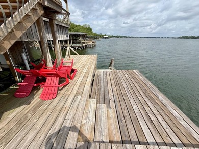 This exquisite four-bedroom camp, complemented by an attached - photo 33