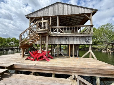 This exquisite four-bedroom camp, complemented by an attached - photo 34