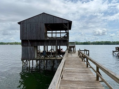 This exquisite four-bedroom camp, complemented by an attached - photo 40