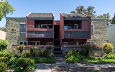 Move-in-ready 1-bed, 1-bath condo located in the well-maintained - photo 1