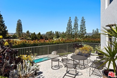Introducing the Howard Hughes Estate, an iconic Spanish Revival - photo 18