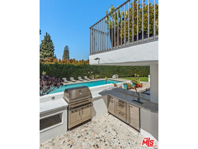 Introducing the Howard Hughes Estate, an iconic Spanish Revival - photo 19