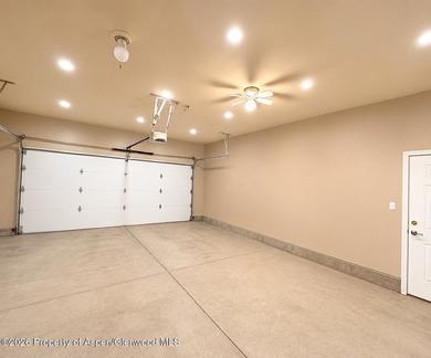 Welcome home to this beautifully maintained 3-bedroom, 2.5-bath - photo 20