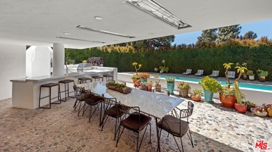 Introducing the Howard Hughes Estate, an iconic Spanish Revival - photo 22