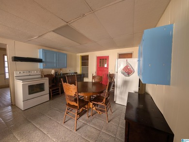 Deeded Waterfront Home - 1 bedroom 1.5 baths. 50 feet of - photo 4