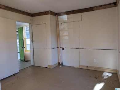 Deeded Waterfront Home - 1 bedroom 1.5 baths. 50 feet of - photo 8