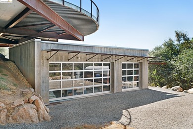 The Shipwreck House: inspired by the serpentine profiles found - photo 11