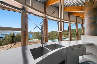 The Shipwreck House: inspired by the serpentine profiles found - photo 16