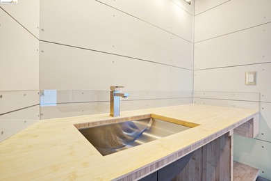 The Shipwreck House: inspired by the serpentine profiles found - photo 21
