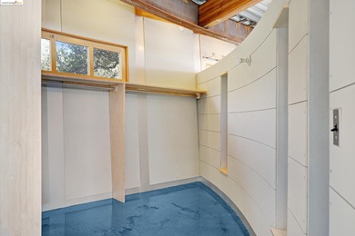 The Shipwreck House: inspired by the serpentine profiles found - photo 33