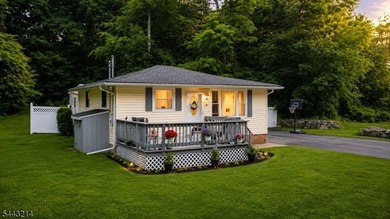 Welcome home to this move-in ready 3-bedroom ranch, perfectly - photo 2