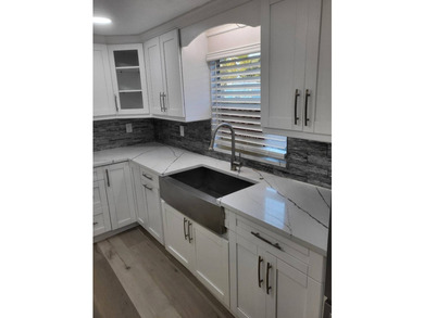 Beautiful Remodeled Mobile Home in Family Community - Tampa, FL - photo 3