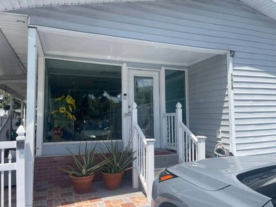Beautiful Remodeled Mobile Home in Family Community - Tampa, FL - photo 5