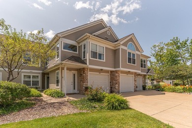 Your new home is waiting for you! This upper level 2 bed, 2 bath - photo 2