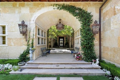 A superlative statement in design and execution, this - photo 6
