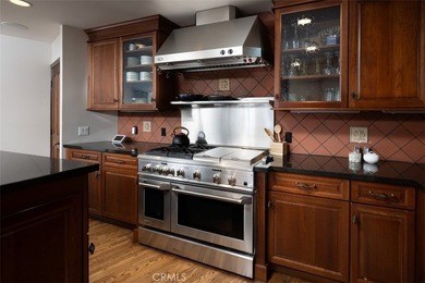 Fabulously upgraded Ranch-style home with guest house & pool on - photo 7