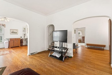 Charming and well-located, this four bedroom 2 bath property - photo 8