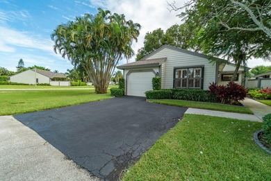 Lake Wellington Home For Sale in Wellington Florida