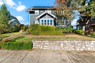 Willamette River - Clackamas County Home Active Under Contract in Oregoncity Oregon