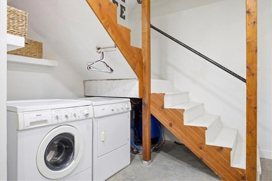 Charming 1 bed, 1 bath home with loft-style bedroom in the gated - photo 18