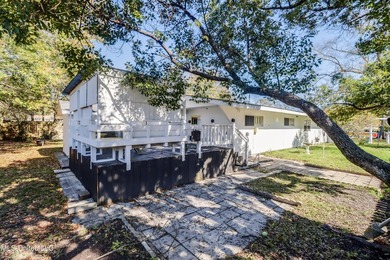Seller says bring all offers! Welcome to this classic 3-bedroom - photo 3