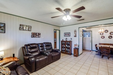 Seller says bring all offers! Welcome to this classic 3-bedroom - photo 9