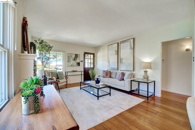 Welcome to 4080 Kuhnle Ave, a warm and inviting Oakland home - photo 5