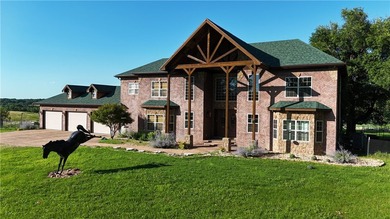 Spectacular 310-acre estate 8 minutes north of Branson West - photo 1