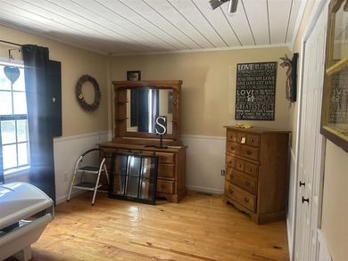 Discover this move-in-ready 3-bedroom, 2-bathroom single-family - photo 17